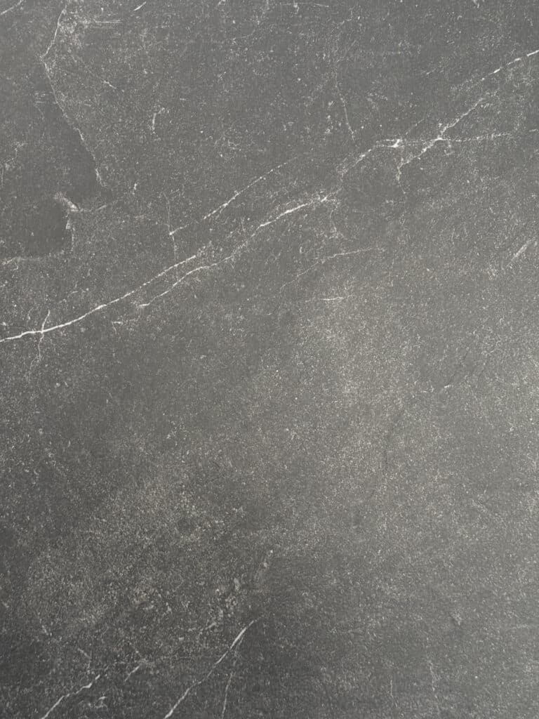 Oberfläche der Fliese Impronta Shale dark